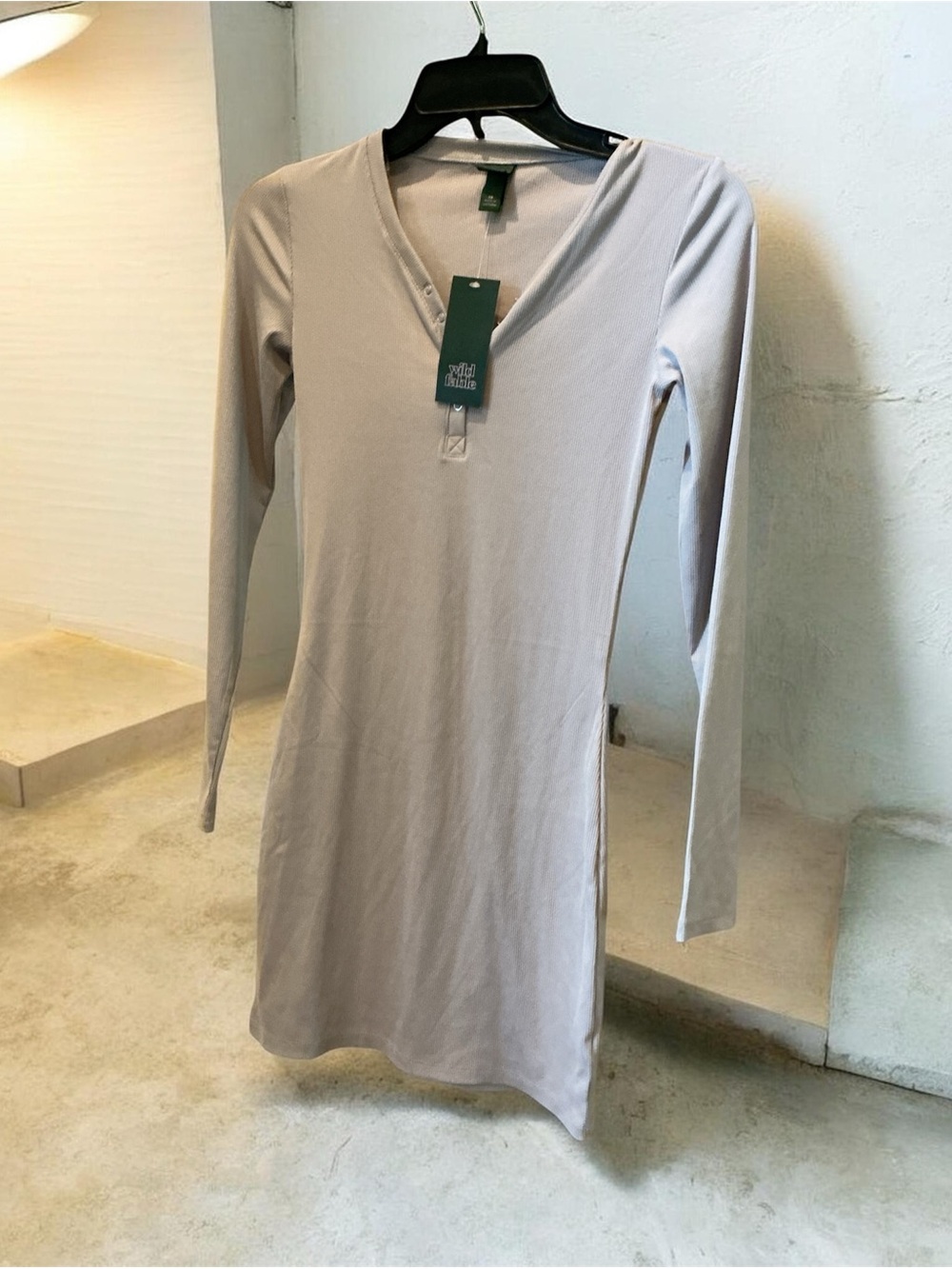 Banana Republic Ribbed V-Neck Long Sleeve Dress in Light Gray